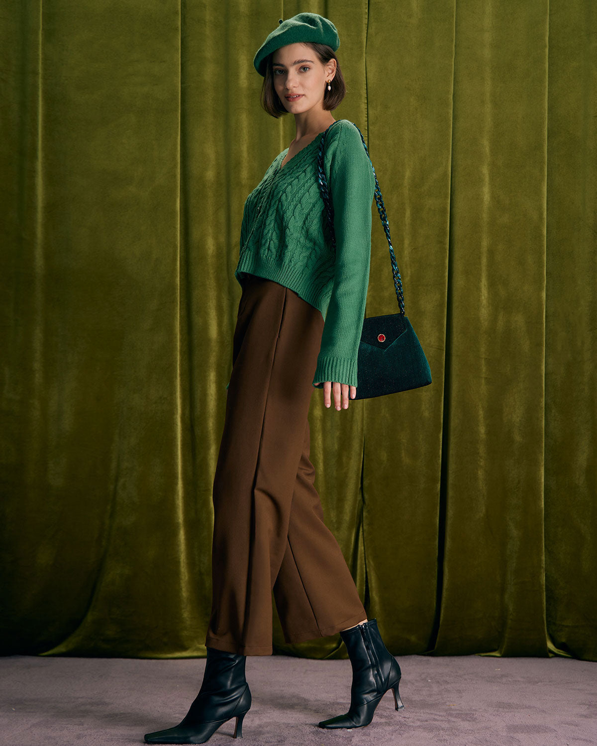 I Pantaloni Dritti con Tasca Laterale e Bottone