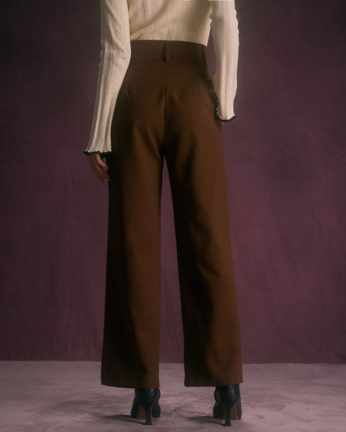 I Pantaloni Dritti con Tasca Laterale e Bottone