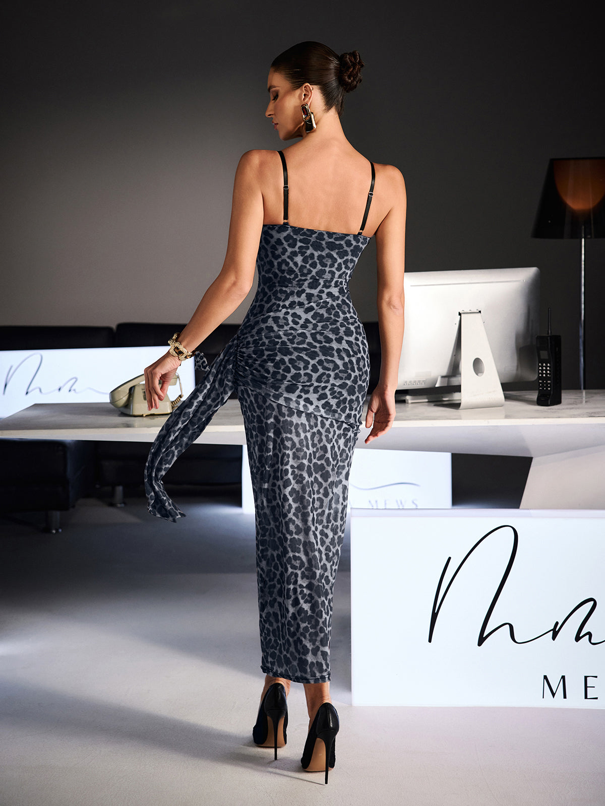 Abito Maxi in Pizzo Leopardo con Spaghetti Xanriel in Grigio