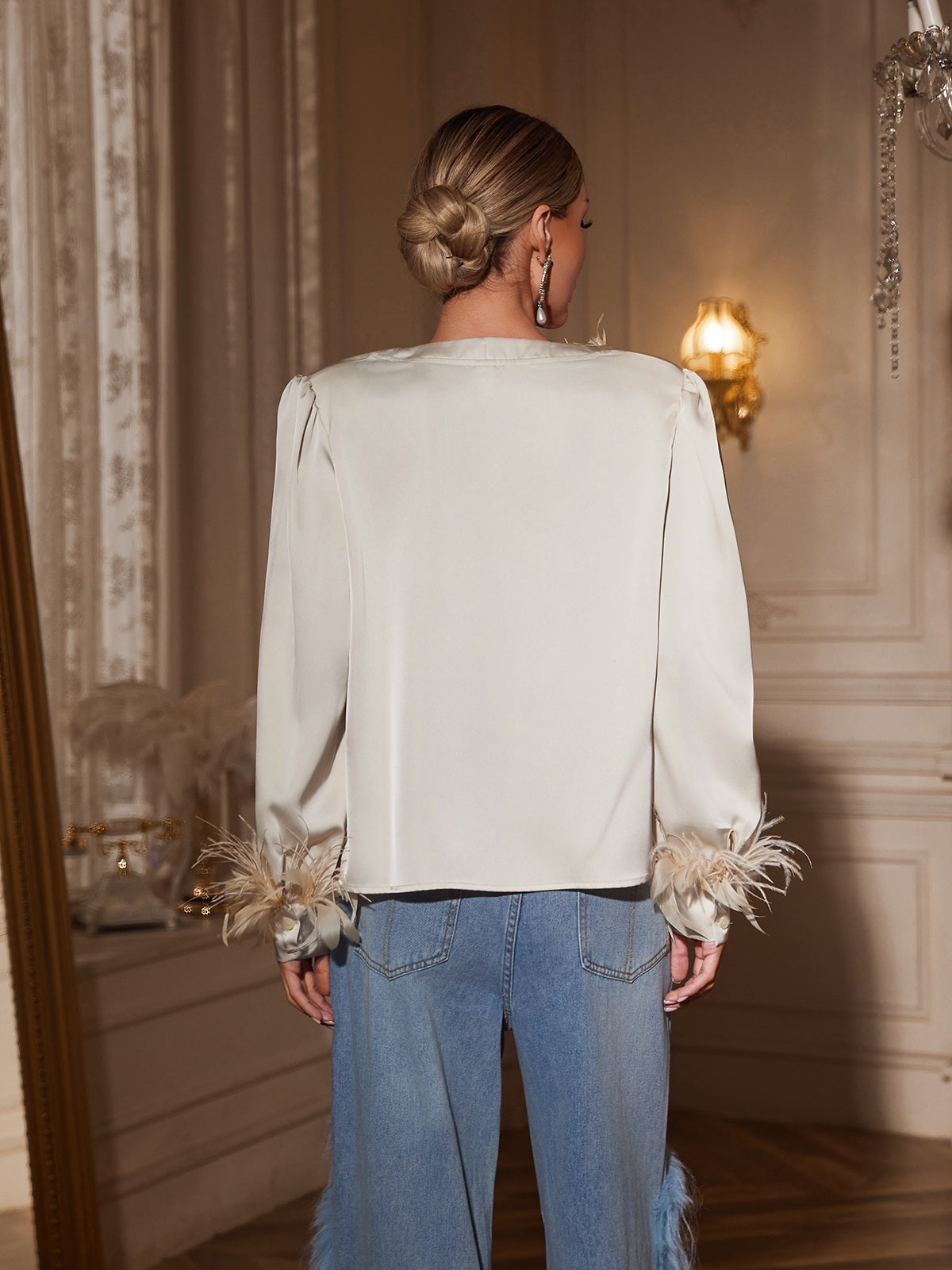 Top con Collo a Cowl e Rifiniture in Piume Agneza