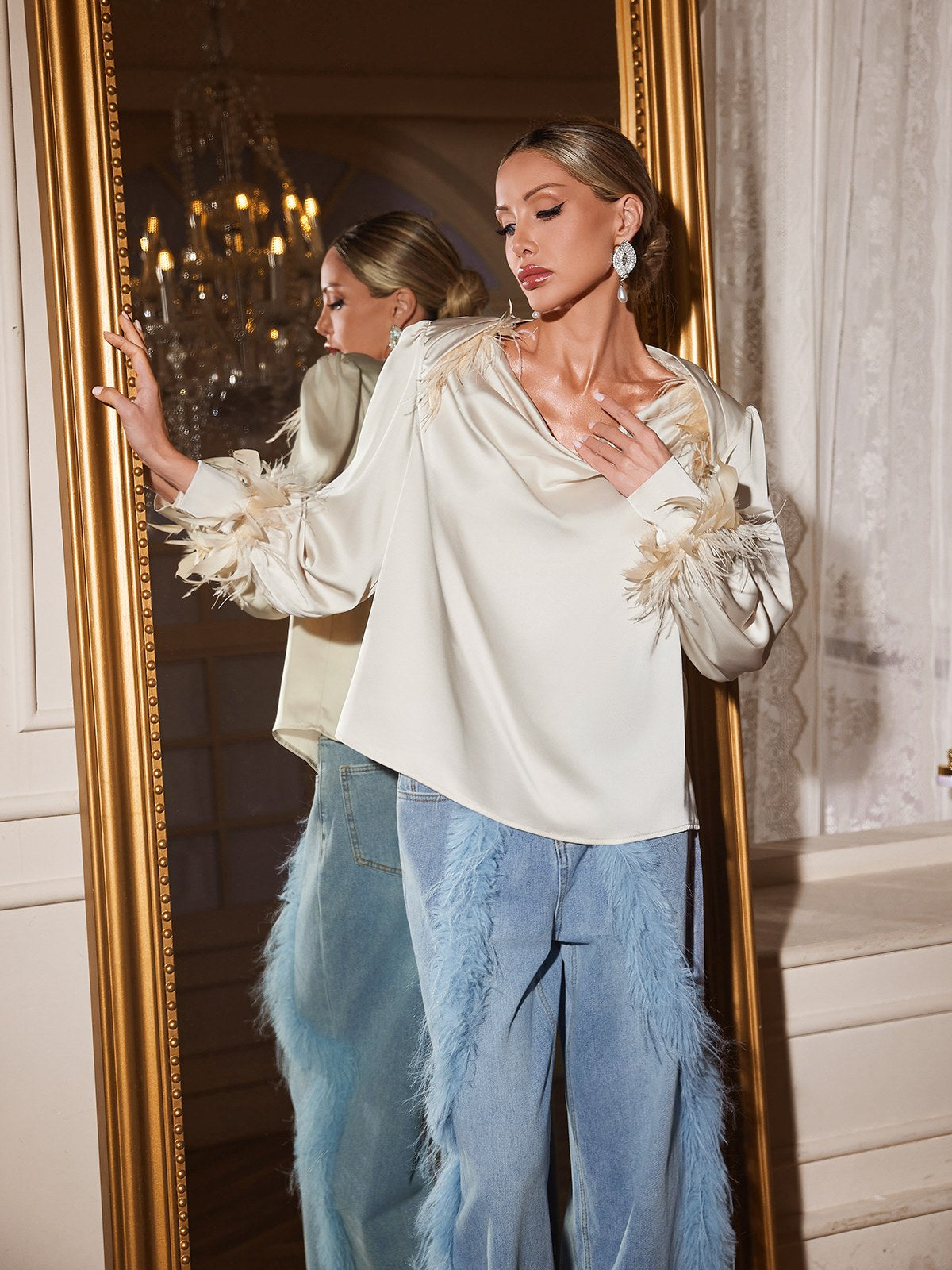 Top con Collo a Cowl e Rifiniture in Piume Agneza