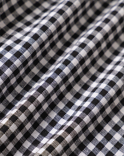 I Pantaloni Corti a Vita Alta con Bottoni e Fantasia Scozzese Nera