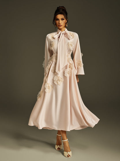 Abito Maxi in Satin con Fiore e Lacci Jaldrix in Albicocca