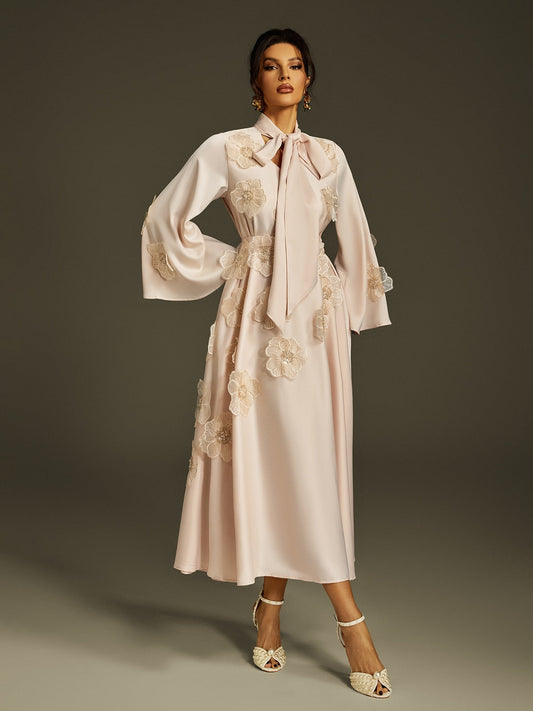 Abito Maxi in Satin con Fiore e Lacci Jaldrix in Albicocca