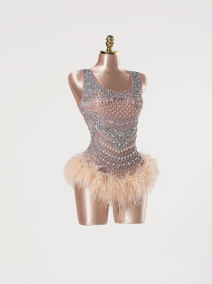 Body senza maniche Jyrithia con piume e decorazioni