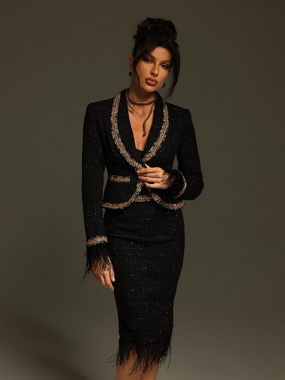 Set con Gonna di Piume a Maniche Lunghe Kadience