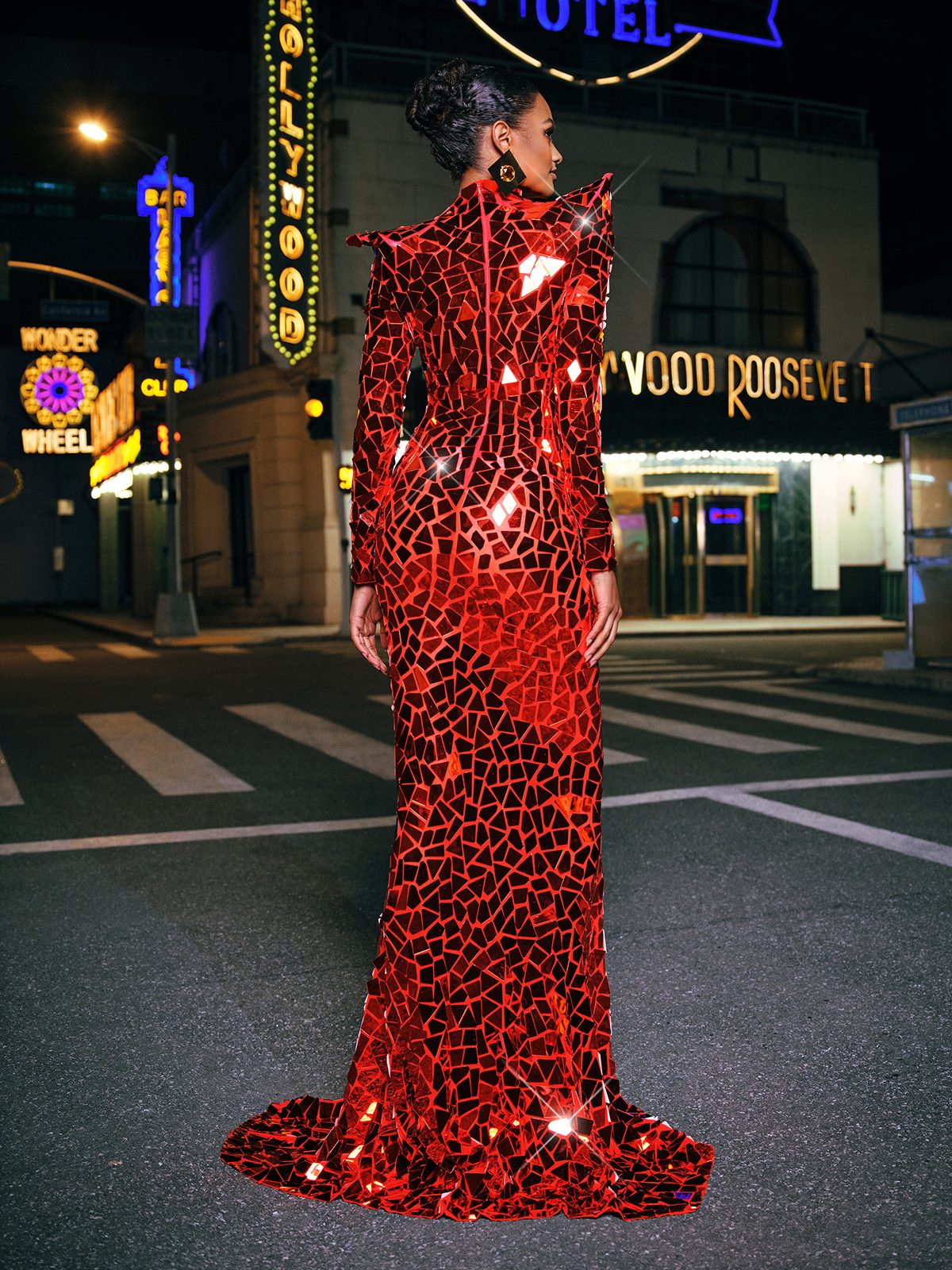 Abito Maxi Rosso Kellan a Manica Lunga con Decorazioni e Spacco