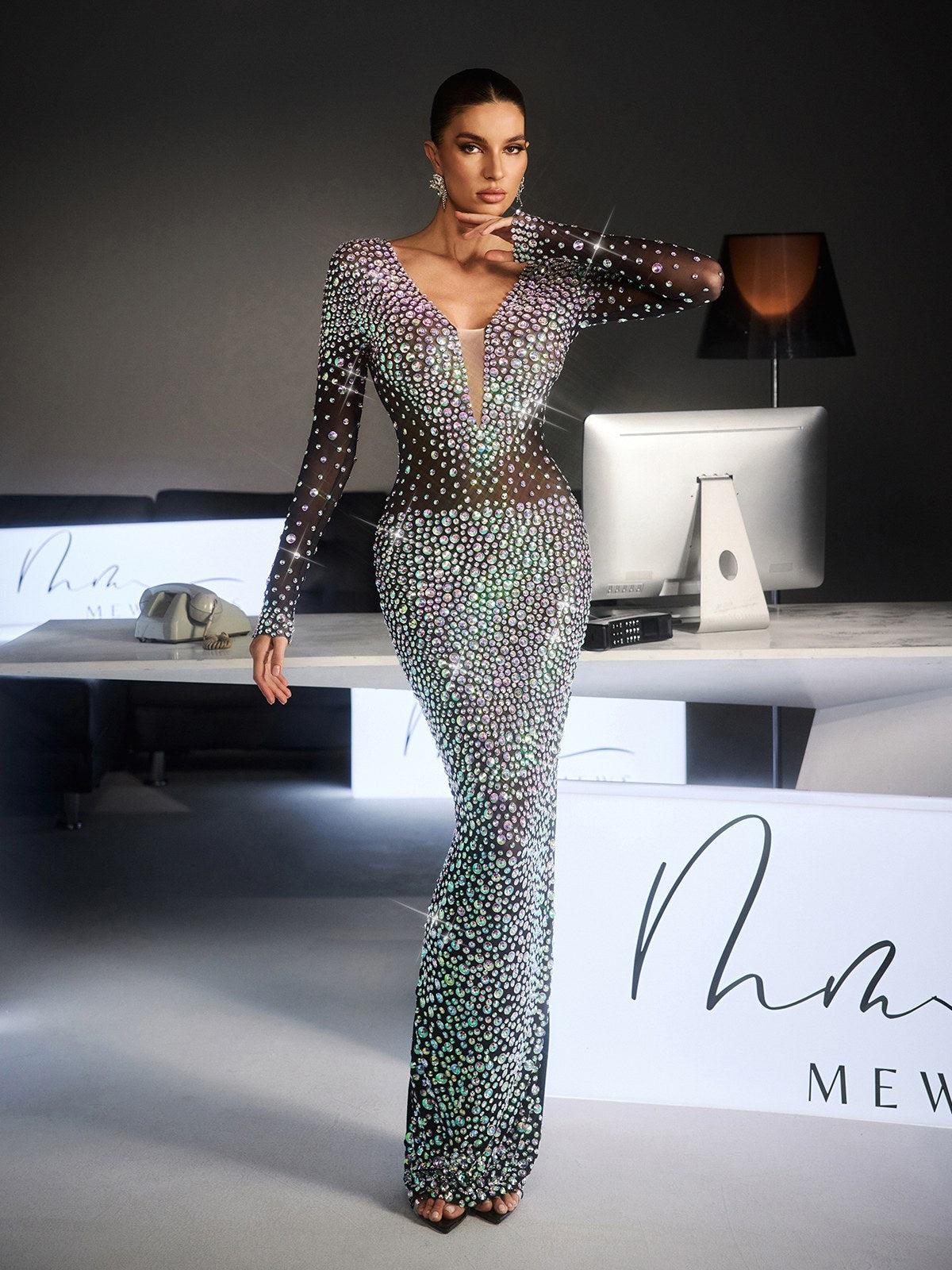 Abito Maxi Drappeggiato con Paillettes e Cristalli Liora