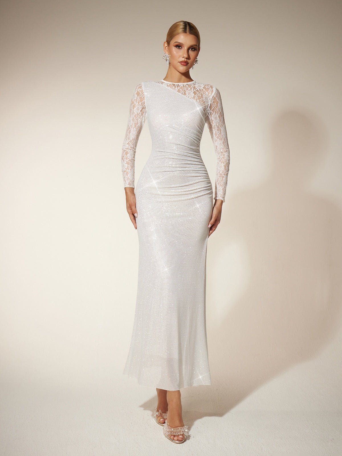 Abito Maxi In Pizzo Con Strass Raerion In Bianco