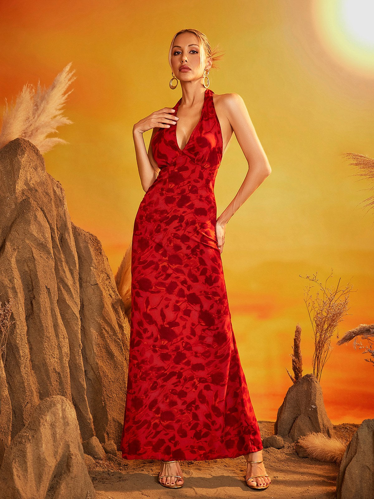 Abito Maxi Floreale con Scollo a Halter Shemeka