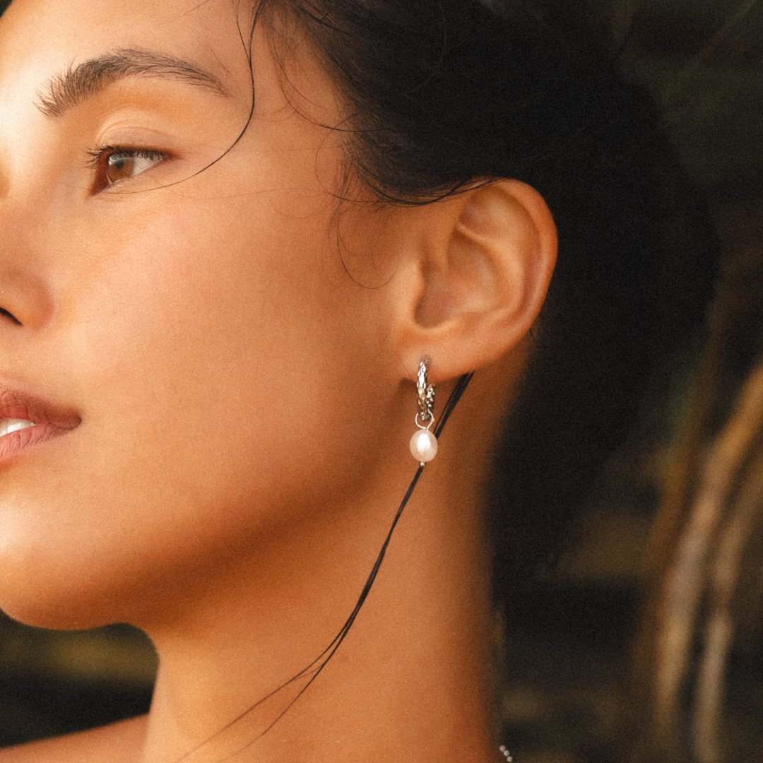 Orecchini a Cerchio con Perla Martellata