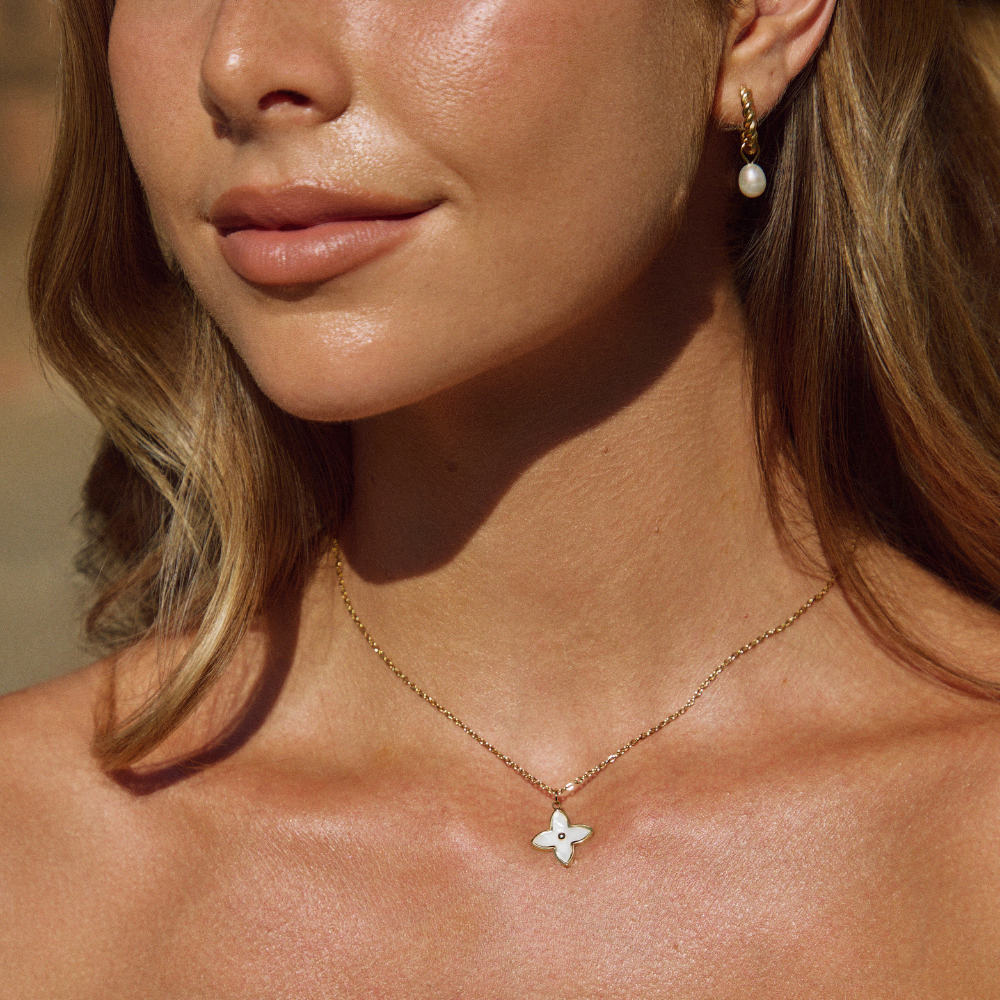 Collana con Petali di Fiore Bianco