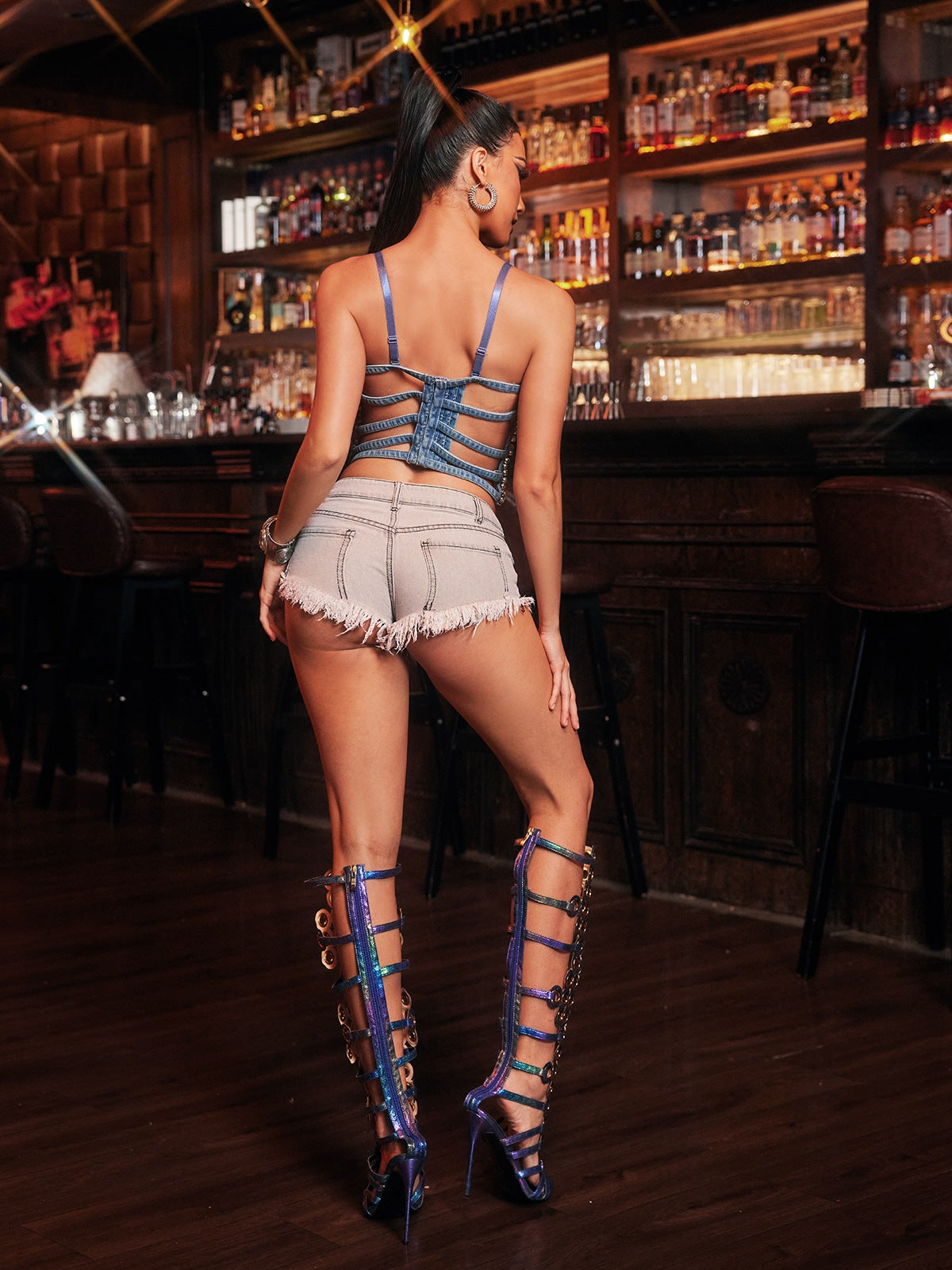 Top in Raso con Cutout e Strass Wyxendra