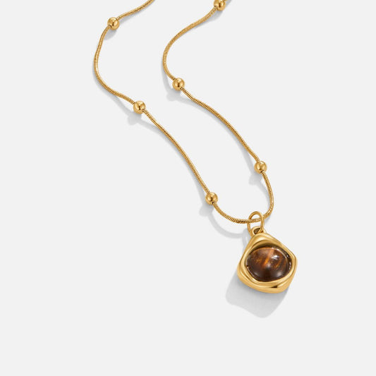 Collana con pendente in pietra ambra
