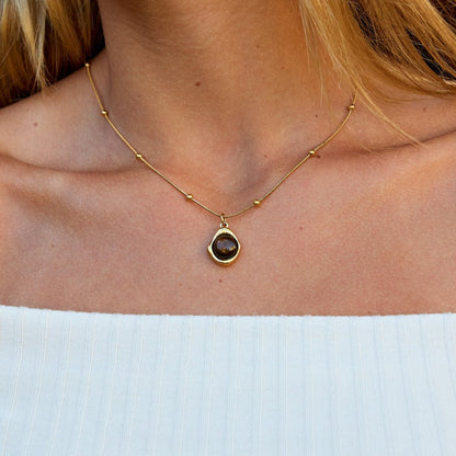 Collana con pendente in pietra ambra