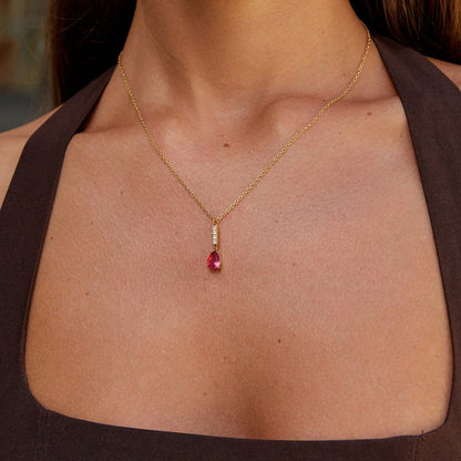Collana a goccia di rubino cristallino
