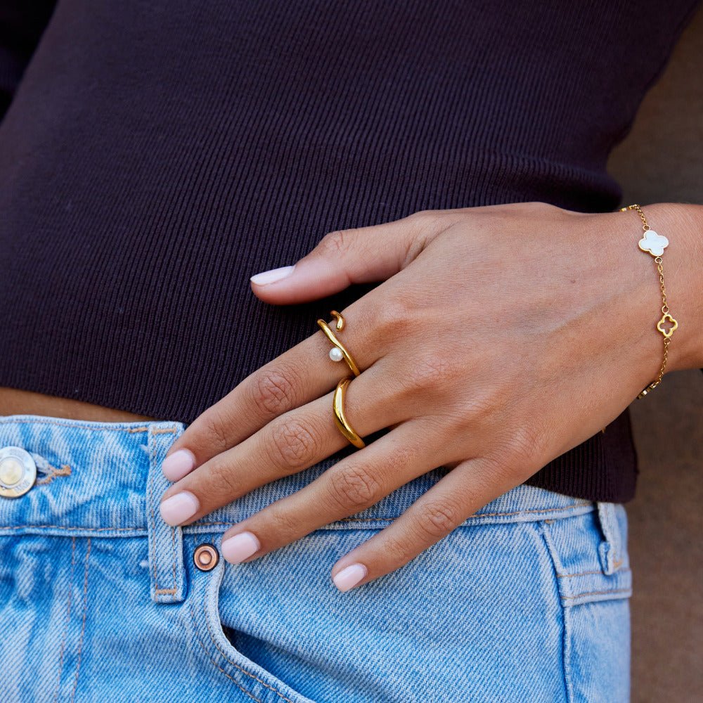 Anello Geometrico in Oro e Perle