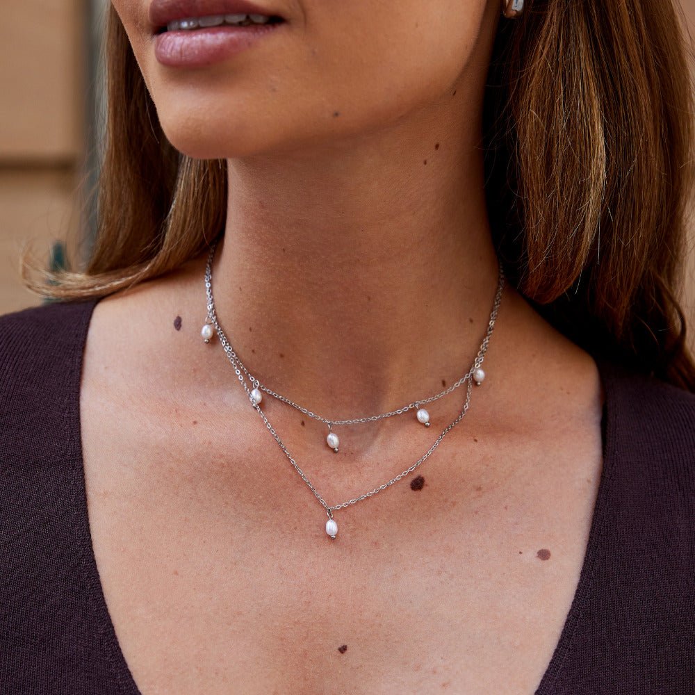 Collana a strati in argento con goccia di perla Kayla