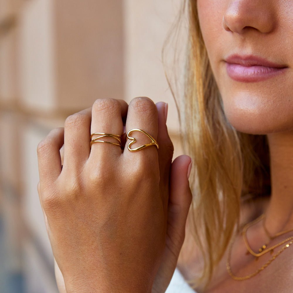 Anello a Forma di Cuore in Oro Fuso