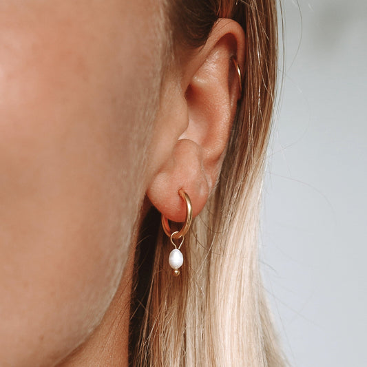 Orecchini Huggie con Perle