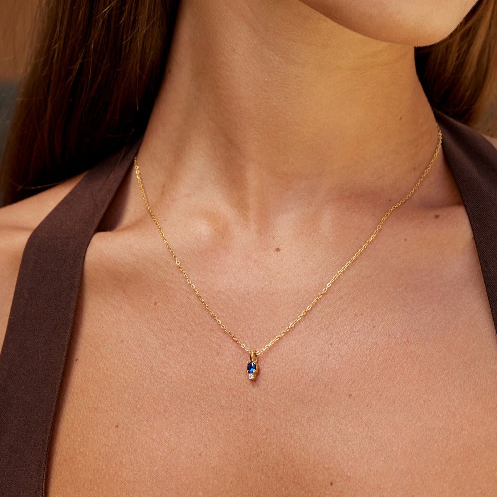 Collana con Pendente a Goccia di Zaffiro