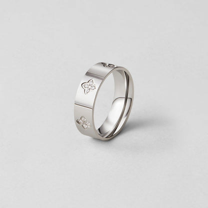Anello a fascia con trifoglio in cristallo argento