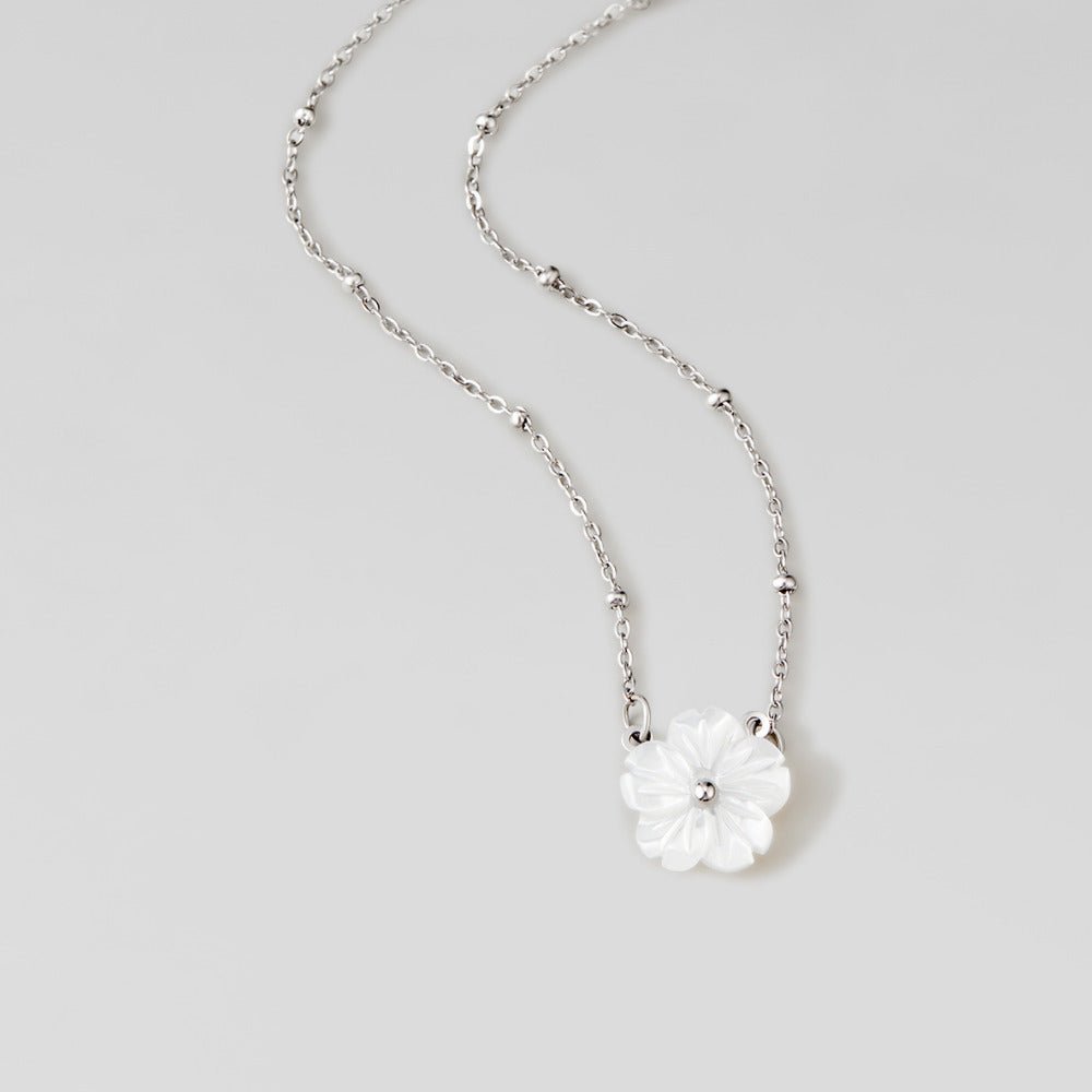 Collana con Fiore di Rame Bianco