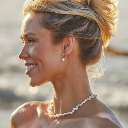 Orecchini a Cerchio con Perla Martellata