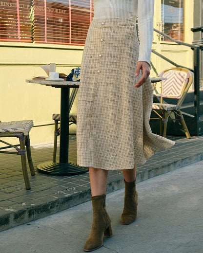 La Gonna in Tweed Alta in Vita con Bottone Perla