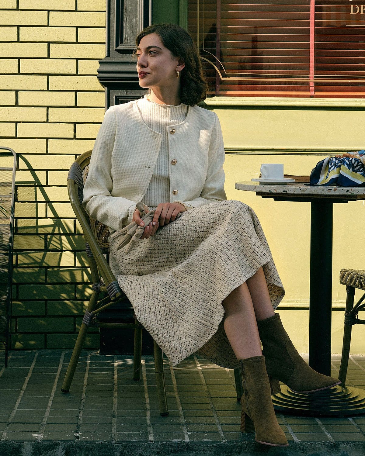 La Gonna in Tweed Alta in Vita con Bottone Perla