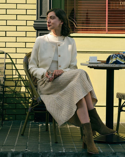 La Gonna in Tweed Alta in Vita con Bottone Perla