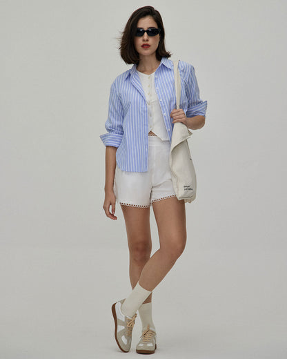 I Pantaloni Corti Alti con Bordo in Pizzo Bianco