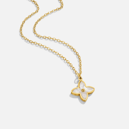 Collana con Petali di Fiore Bianco