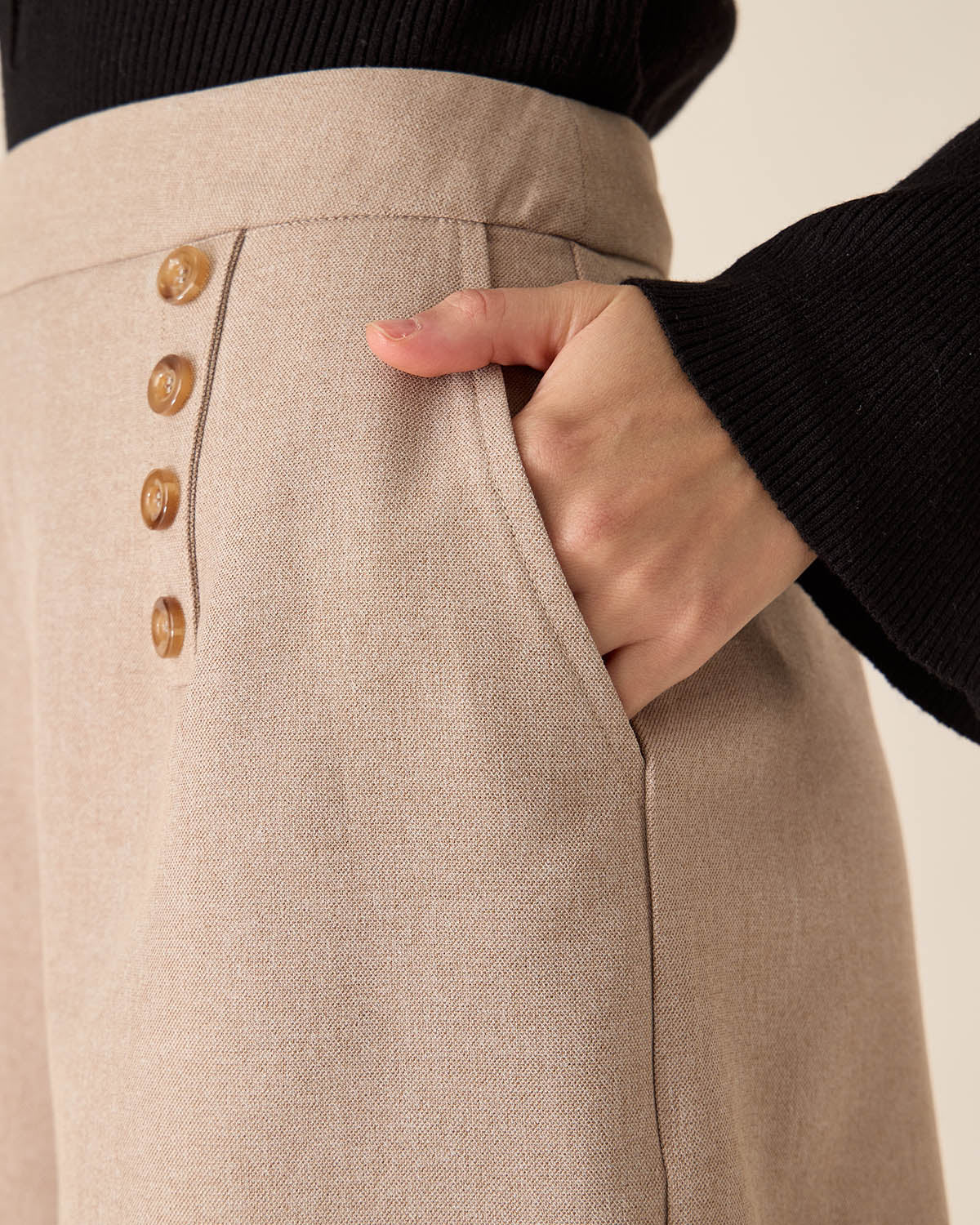 Pantaloni Corti Khaki a Vita Alta con Tasche