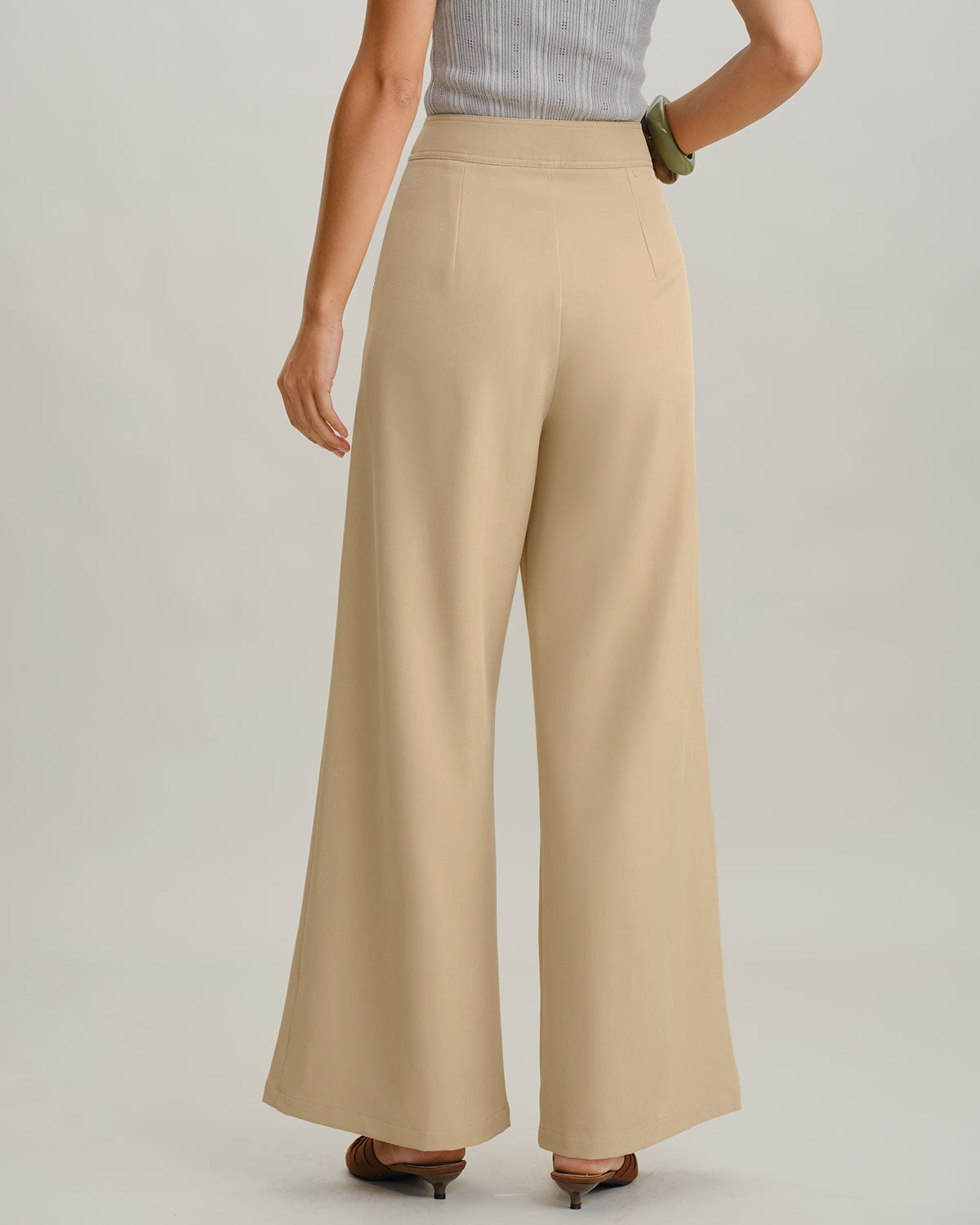 Pantaloni dritti beige a vita naturale