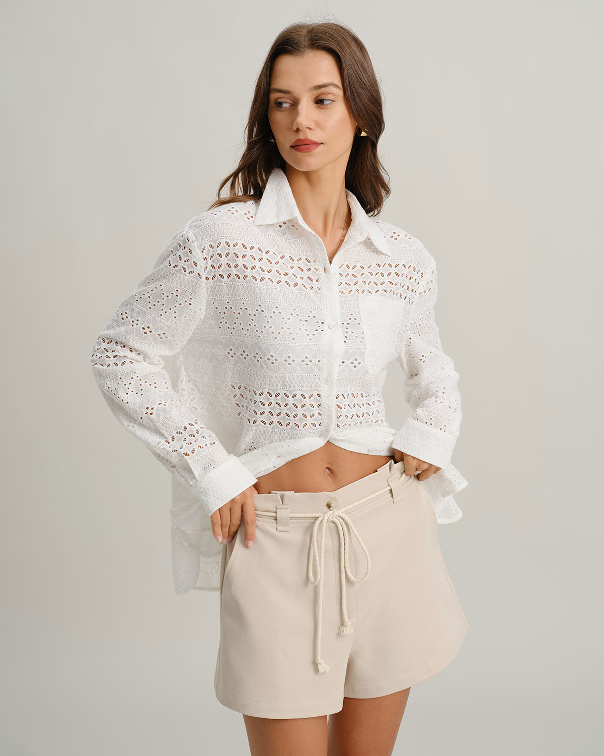 Pantaloni Corti Beige con Vita Regolabile e Tasche